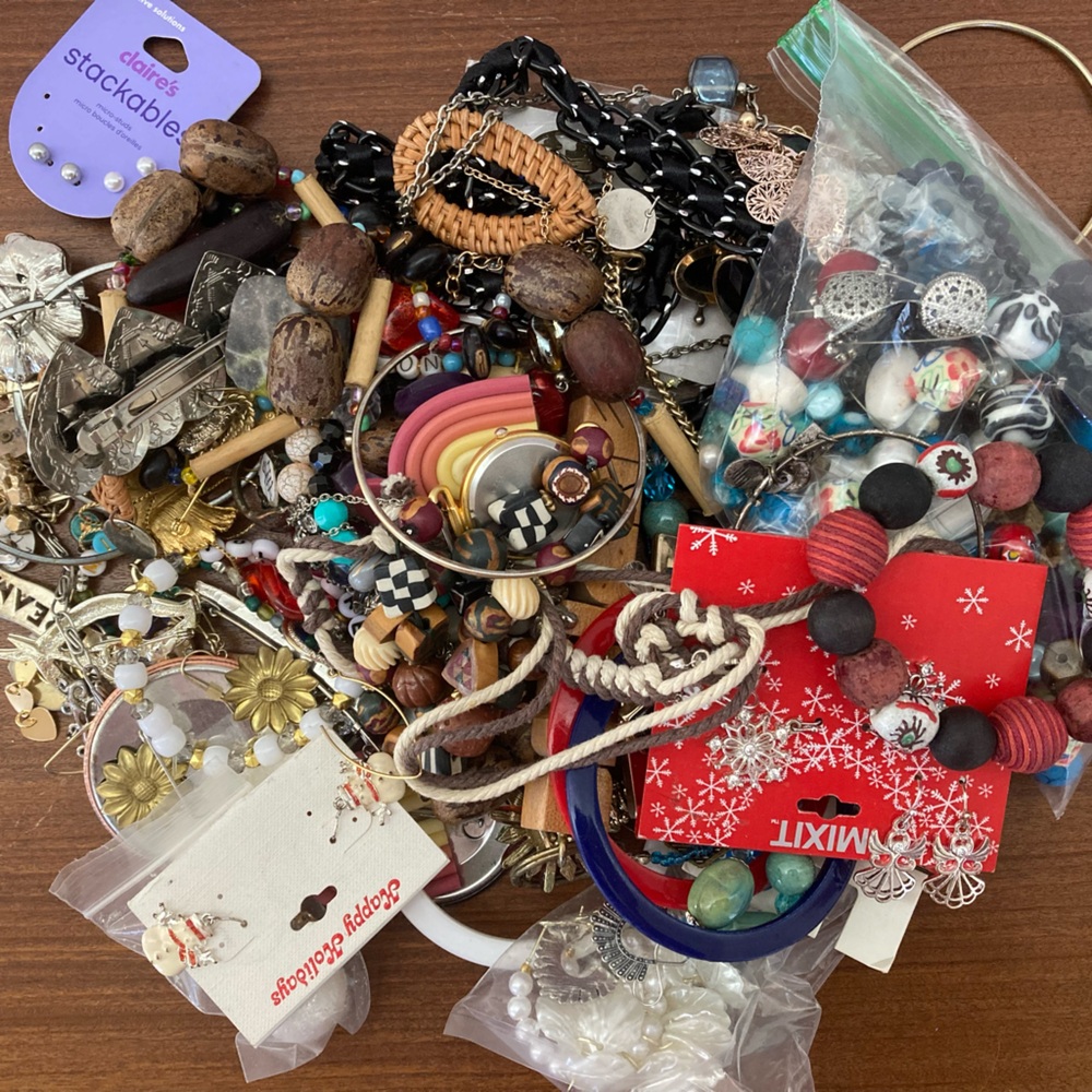 Craft repurpose junk vintage to now costume fashion jewelry lot 2.7lbs
